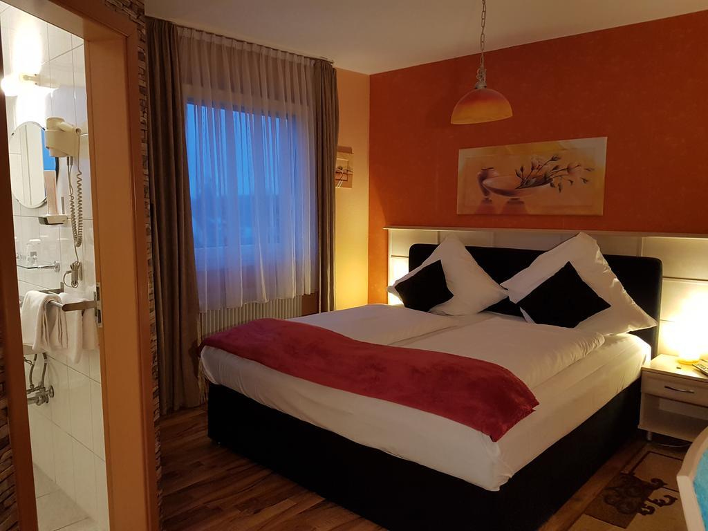 Legend Hotel Biebesheim am Rhein Kültér fotó